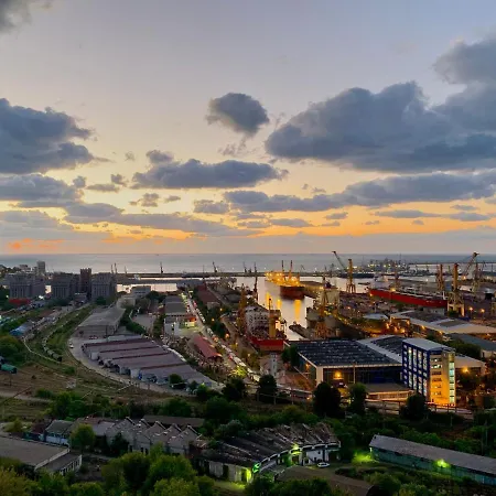 Rooftop With Large Harbor View Terrace Appartamento Constanţa