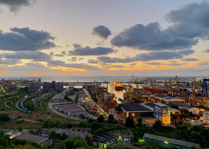 Rooftop With Large Harbor View Terrace Апартаменти Констанца